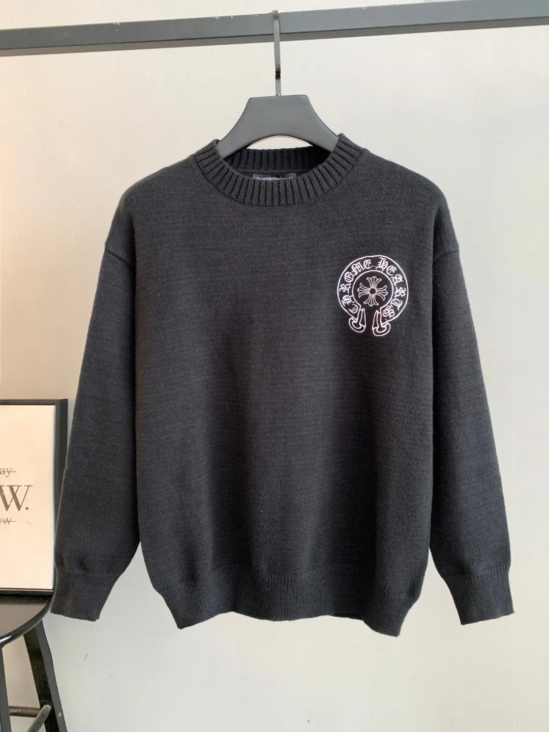 P370 High quality (photo directly without any editing) Chrome Hearts crew neck sweater Classic one-piece woven yarn jacquard craft Customized wool blend material Delicate and soft touch Can directly contact the skin Let the warm yarn change into a delicate texture Craft 1: Jacquard tissue imported from Germany Precisely control the arrangement and interweaving of yarns Carefully interweave jacquard artistic pattern inlays on the loom to make the fabric more vivid and three-dimensional Craft 2: Use towel embroidery craft A traditional hand-made embroidery technology that uses stitches to embroider. It is completed by changing the hooking action of a special machine head, and the coils are interlocked one by one, thus bringing about a towel-like texture and effect. Process 3: Curved thread structure. By changing the stitching method and the arrangement of yarns during the knitting process, the yarns show a curved distribution in the fabric. Process 4: Softening and deodorizing process of garment washing water. Deep cleaning and deodorizing of clothes through professional washing equipment and specific detergents. Improve the feel and appearance of clothing Fit: Loose fit Unisex Size: S M L XL XXL